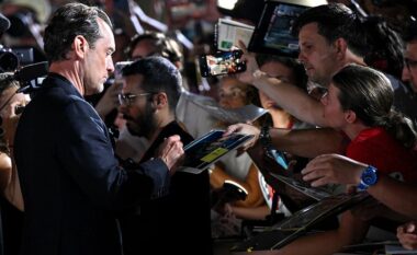 Është publikuar fotografia e parë e aktorit legjendar që do të luajë rolin e Putinin: Premtojnë një spektakël kinematografik