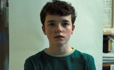 Të gjithë po flasin për fenomenin e serialit “Adoleshenca” – kush është 15-vjeçari që ‘pushtoi’ Netflix: Një koleg e quan “Messi i aktrimit”