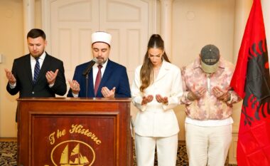 Emina Çunmulaj dhe qindra shqiptarë shijojnë një iftar në New York të organizuar nga komuniteti shqiptar në ShBA
