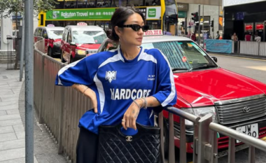 Befason Peggy Gou: DJ-ja dhe këngëtarja e njohur shfaqet me një bluzë me shqiponjën e flamurit kombëtar
