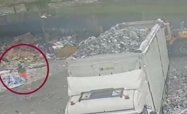 Po pastronte rrënojat, buldozeri shtyp punonjësin në Britani – shpëton mrekullisht e kamerat e sigurisë regjistrojnë gjithçka