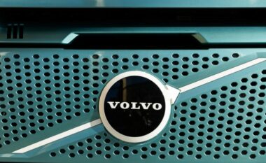 Volvo krijon mega-bateri që mund të karikojë 20 vetura elektrike në ditë
