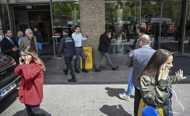 Një tërmet me fuqi 6.2 magnitudë godet Turqinë, epiqendra afër Stambollit