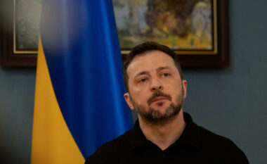 Zelensky: Putin dëshiron paqe vetëm gjatë paradës së tij