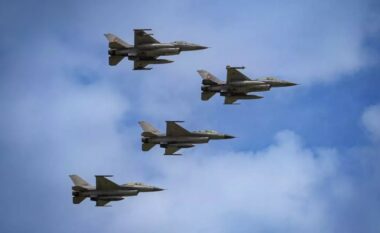 Aeroplanët luftarakë të NATO-s ngriten në ajër pas sulmeve ruse me rreze të gjatë veprimi në Ukrainë