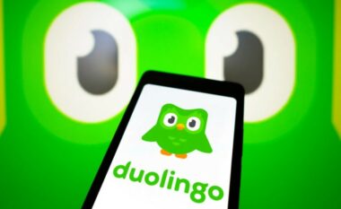Duolingo po pushon nga puna stafin, inteligjenca artificiale do ta bëjë punën