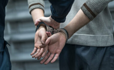 Lirohen pas 48 orëve dy serbët që ishin arrestuar në Prizren – të njëjtit u tha se ishin oficerë aktiv të sigurisë së Serbisë