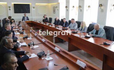 Përfundon takimi – Konjufca tregon për ndarjen e ulëseve të partive në Kuvend