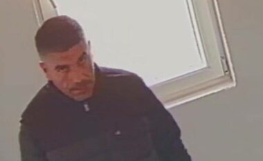 Policia publikon fotografinë e një personi në Prizren, kërkohet për vjedhje