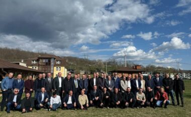 ”Një shtëpi që është bërë histori e gjallë e qëndresës kombëtare”, ministri shqiptar i Drejtësisë, Ulsi Manja vizitë në familjen Lladrovci