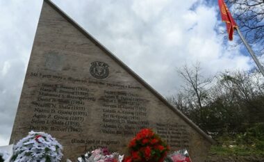 Kurti kujton 24 shqiptarët e zhdukur më 7 prill 1999: Serbia ende fsheh të vërtetën