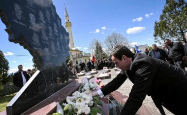 Kurti kujton viktimat e masakrave të prillit ’99: Nderojmë trimërinë e UÇK-së