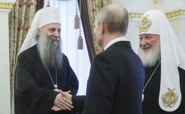 Patriarku serb në Kremlin, përkrah “botën ruse”, dënon Perëndimin dhe i përcjell mesazhe Putinit për Kosovën