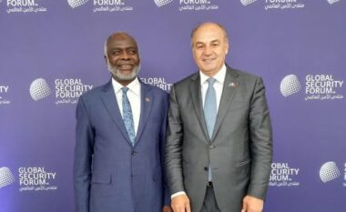 Hoxhaj në Doha takon ministrin e Financave të Sudanit, e falënderon për njohjen e Kosovës