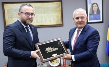 Sveçla priti homologun maqedonas, diskutojnë për bashkëpunimin kufitar dhe sigurinë