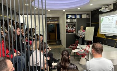 U përmbyll me sukses Java e Trajnimeve për ESG në Universitetin e Prishtinës – Dita e tretë solli diskutime për dokumentimin e burimeve njerëzore