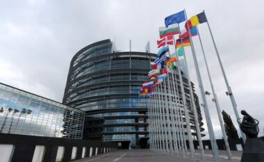 Miratohet draft-rezoluta për Kosovën, kërkohet heqja e masave të BE-së