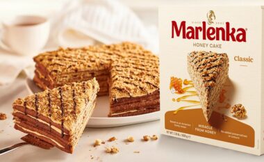 Torte me recetë shtëpiake me mjaltë dhe arra – Marlenka, ëmbëlsira që duhet ta provoni 