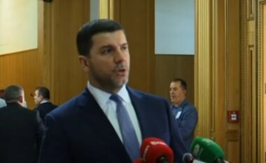 Krasniqi pas seancës: Kjo situatë është për keqardhje, LVV ka vendosur ta mbajë peng shtetin