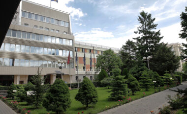 Takimi me Konjufcën – kryetarët e partive nuk do të marrin pjesë, dërgojnë përfaqësues