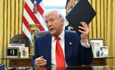 Trump akuzohet për ‘manipulim të tregut’ me ndryshim tarifash – çfarë ndodhi në të vërtetë?