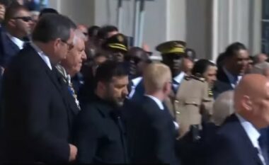 Duartrokitje për Zelenskyn ndërsa ai mbërriti në funeralin e Papa Françeskut