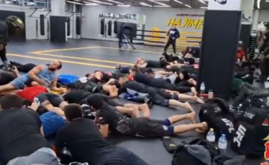 Dalin pamjet, policia ruse kap burra në palestra fitnesi dhe i dërgon në luftë