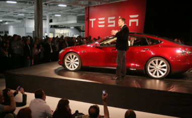 Fitimet e Tesla bien me 71 për qind
