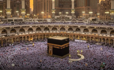 Arabia Saudite “rikujton” se nuk do të ketë Haxh gjatë verës deri në vitin 2041