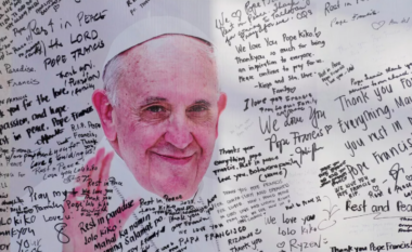 ‘Papa i Popullit’ – pesë momente madhështore për të cilat do të kujtohet Papa Françesku