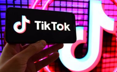 Trump do të shqyrtojë propozimin përfundimtar për të ardhmen e TikTok ndërsa afrohet afati i ndalimit në SHBA