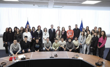 Kurti mirëpriti një grup nxënësish nga Bosnje dhe Hercegovina