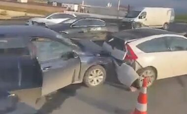 Gjashtë vetura përfshihen në aksident në Bresje të Fushë Kosovës, katër të lënduar