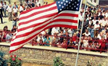 “Gjithçka nisi me një zyrë më 1996”, ambasada e ShBA-së sjellë historikun e përbashkët me Kosovën