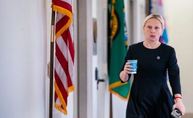 Kievi reagon ashpër ndaj komenteve të ligjvënëses amerikane me origjinë ukrainase, për Zelenskyn dhe territoret e pushtuara