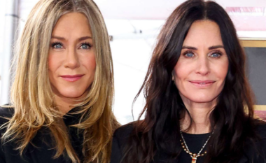 Courteney Cox ribashkohet me miken e saj të ngushtë njëherësh kolegen nga seriali Friends, Jennifer Aniston