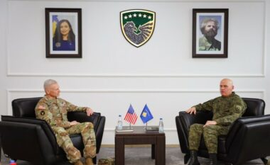 Gjenerali Osborn viziton Kosovën për të thelluar bashkëpunimin me FSK-në