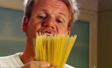 Makarona të gatuar në mënyrë të përkryer, sipas Gordon Ramsay