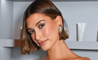 Përgatitu të ndryshosh stil: Hailey Bieber ka gjetur alternativën për penelin e zi!