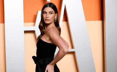 Hailey Bieber zbuloi se ka ciste ovariane, publikoi foto të barkut të saj të fryrë