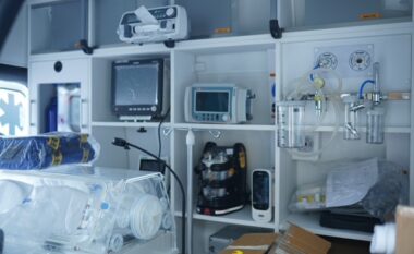 Klinika e Neonatologjisë për herë të parë pajiset me Autoambulancë Neonatale