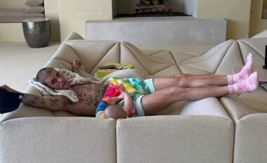 Justin Bieber publikon një fotografi të rrallë me djalin, mes zërave për krizë në martesë