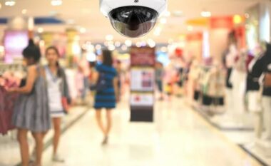 AIP gjobit me 8 mijë euro marketin që kishte të vendosur kamerën përballë kabinës provuese të rrobave