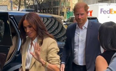 Një moment i sikletshëm mes Princit Harry dhe Meghan Markle – kjo e fundit nuk ia jep dorën burrit të saj
