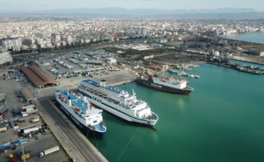 Kamionët nga Kosova bllokohen në Durrës, Shqipëria pezullon protokollin T2