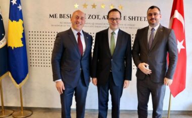 Haradinaj takon ambasadorin turk, flasin për intensifikimin e partneritetit në sektorët e sigurisë dhe ekonomisë