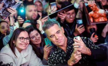 Robbie Williams hap zemrën: Kërkesat për ‘selfie’ më shkaktojnë panik – edhe unë jam thjesht njeri