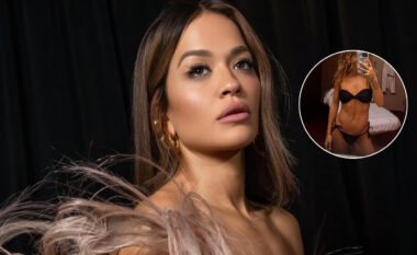 Në mes të turneut amerikan, Rita Ora gjen kohë për relaks – merr vëmendjen me një fotografi provokuese në bikini ndërsa thekson linjat