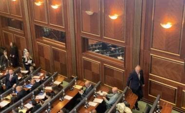 Ramush Haradinaj injoron Fatmir Limajn në Kuvend