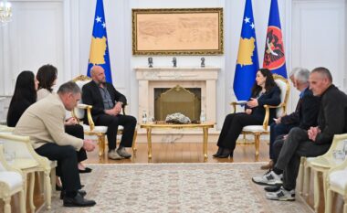 Presidentja Osmani priti familjarët e viktimave të Masakrës së Poklekut: Drejtësia për ta është obligim i përhershëm